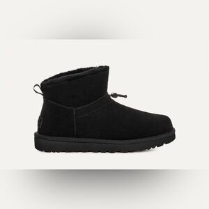 Ugg Classic Mini Toggler. Like New. Black